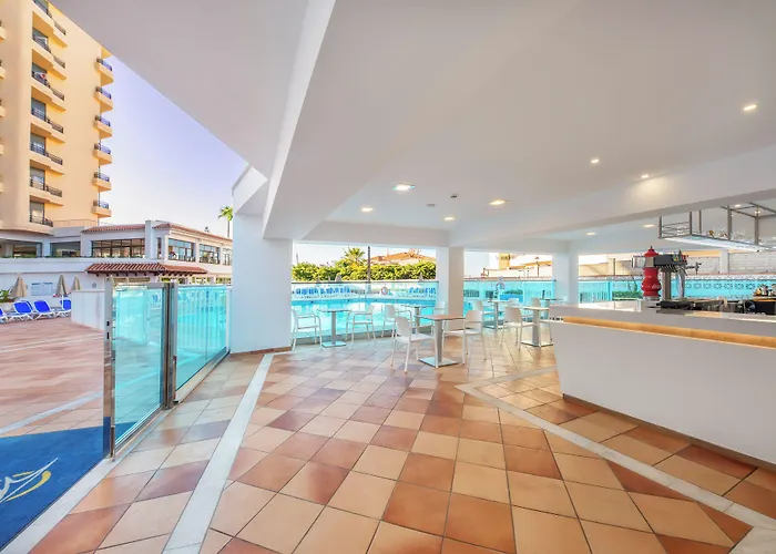 Hotel Globales Gardenia 3*